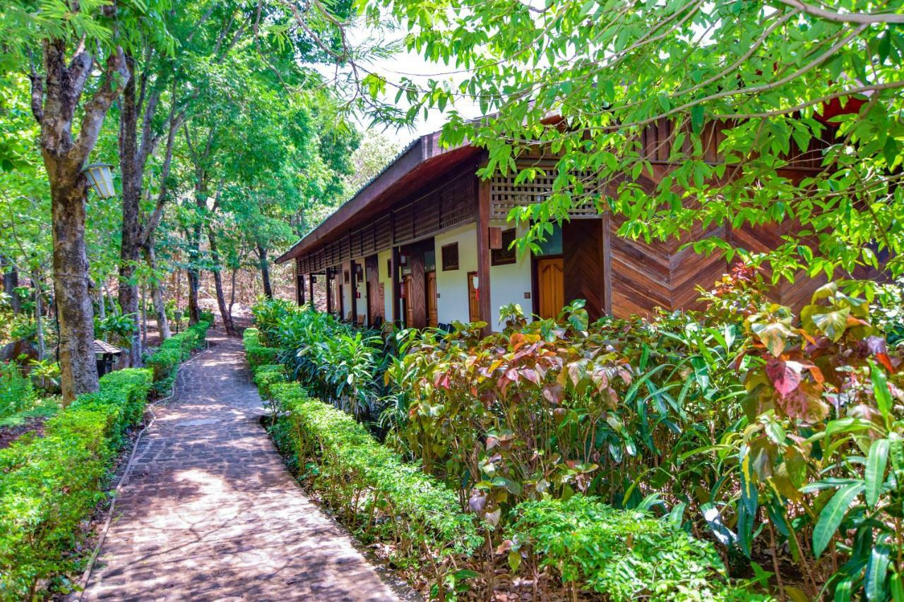 Popa Mountain Resort Mount Popa Bagian luar foto